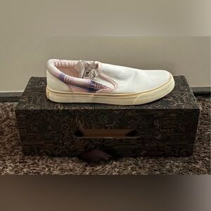 Slip-On Canvas Women’s Shoe in White and Pink Plaid